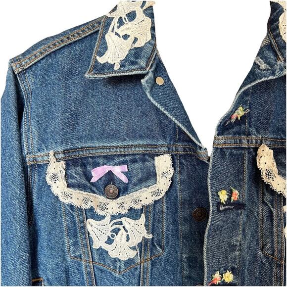 Y2K Levi’s Signature Denim Jacket Ribbon Floral Embroidery Details Coquette M - Picture 3 of 6
